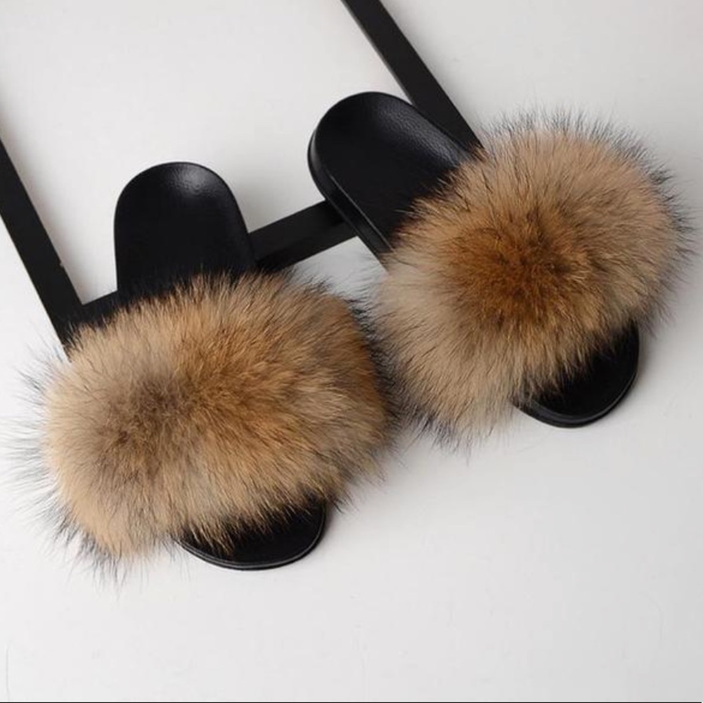 Womens Faux Fur slides size 8